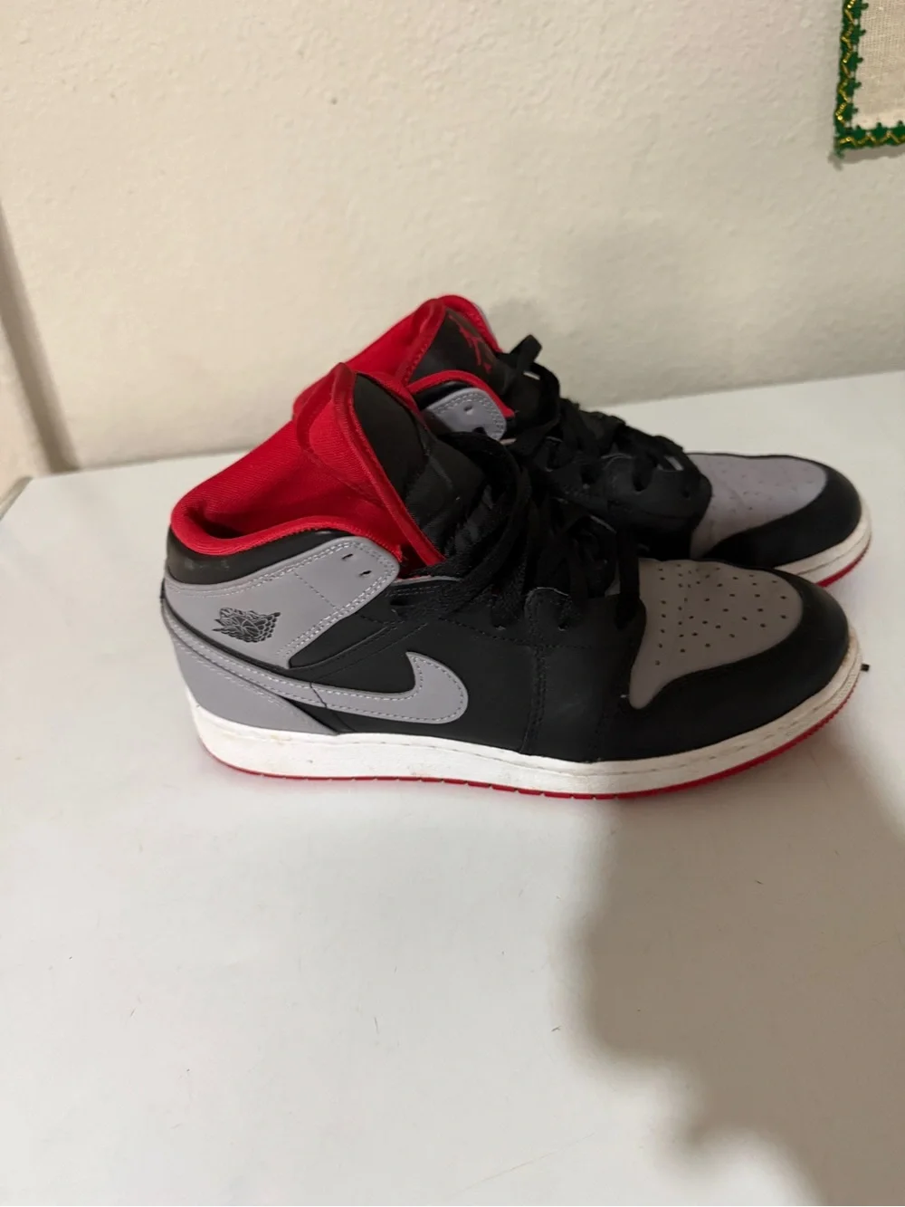Nike mid top